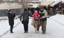 Yarıyıl tatili Kapadokya'daki kış dönemi sakinliğini hareketlendirdi