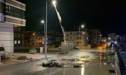 Yozgat'ta kuvvetli rüzgar çatılara ve ağaçlara zarar verdi