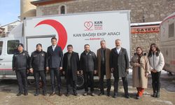 Zara'da 'Birbirimize Candan Bağlıyız' sloganıyla kan bağışı kampanyası düzenlendi