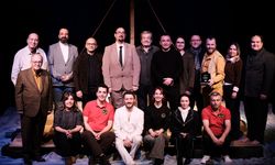 Açık Denizde gala ile sahnelendi