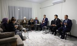 Bakan Göktaş, Şanlıurfa'da yeni evlerine kavuşan depremzede ailenin iftar sofrasına misafir oldu