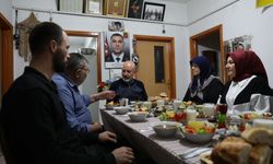 Başkan Çolakbayrakdar, iftarda şehit ailesine konuk oldu