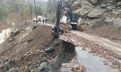 Büyükşehir Bediyesi, Yahyalı'da sel ve heyelan sonucu kapanan yolları ulaşıma açtı