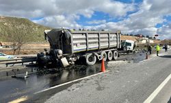 Eskişehir'de bariyere çarpan tırın sürücüsü yaralandı