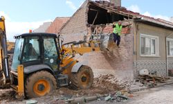 Eskişehir'de yol çalışmasında evin duvarının bir kısmı yıkıldı