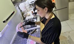 İki kadın kursta öğrendikleri butik çikolata üretimini mesleğe dönüştürdü