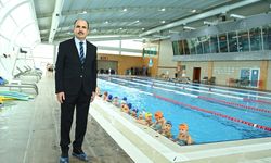 Konya'da ilkokul öğrencileri yüzme öğreniyor