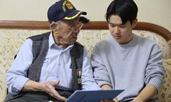 Konyaspor'un Güney Koreli oyuncusu Jinho Jo, 96 yaşındaki Kore gazisi ile buluştu