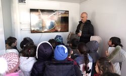 Melikgazi Belediyesi 'Mobil Sıfır Atık Toplama ve Eğitim Aracı'yla okullarda öğrencilere eğitim veriyor