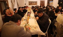 Nevşehir Belediye Başkanı Rasim Arı makamında öğrencilerle sahur yaptı