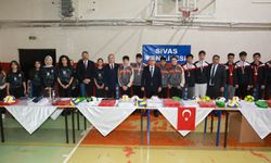 Sivas Valisi Şimşek, spor malzemesi dağıtımına katıldı