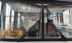 Sivas'ta belediyenin işçi servisine zarar verildi