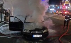 Yozgat'ta seyir halindeki otomobil yandı