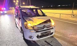 Aksaray'da hafif ticari araç yaya çarptı, 2 kişi yaralandı