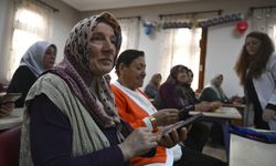 Başkentte kadınlar akıllı telefon eğitimiyle dijital dünyayı öğretiyor