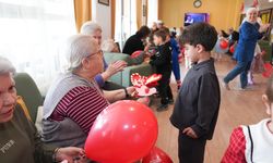 Minikler 23 Nisan coşkusunu deneyimlilerle paylaştı