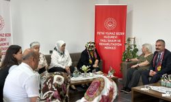 Ayşen Gürcan Anneler Günü’nde Huzurevi Annelerinin Gününü Kutladı