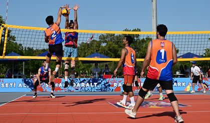Red Bull Back Line Sokak Voleybolu Turnuvası'nın ilk ayağı Antalya'da yapıldı