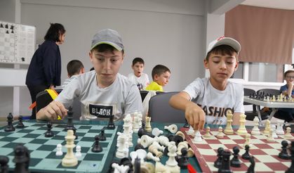 Zihinlerini satrançla güçlendiriyorlar