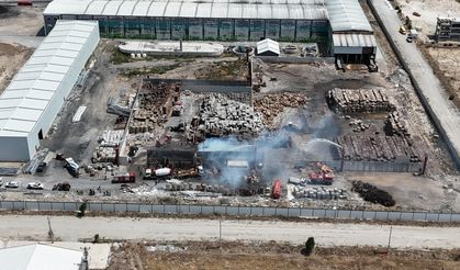 Çankırı'da kağıt fabrikasında çıkan yangın hasara neden oldu