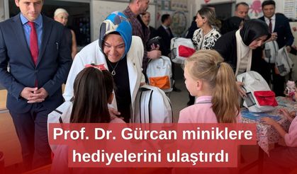 Prof. Dr. Gürcan miniklere hediyelerini ulaştırdı