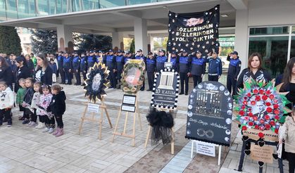 Atatürk’e Karanfillerle Vefa