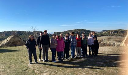 Engelli bireyler yangın bölgesinde fidan dikti