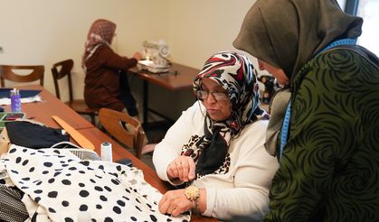 Kadınlar Hem Öğreniyor Hem Üretiyor: Giyim ve Mefruşat Kurslarına Büyük İlgi