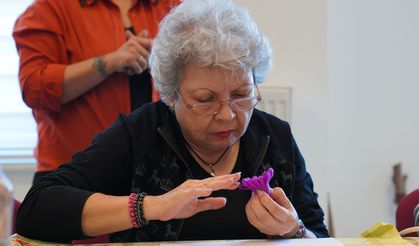 Kadın dayanışması için keçeden broş yaptılar