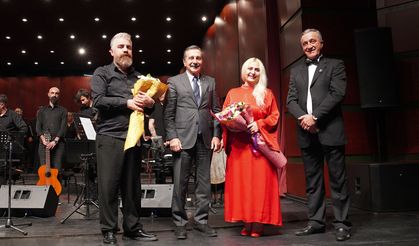 THM şarkılarını öğretmenler için seslendirdi