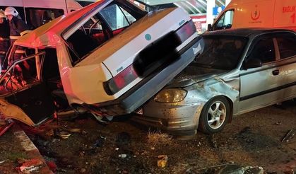 Kırıkkale'de 1 kişinin öldüğü, 1 kişinin yaralandığı trafik kazası güvenlik kamerasına yansıdı