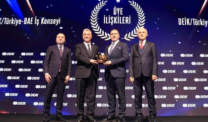 DEİK Türkiye-Mali İş Konseyi Başkanı Geyik'e üye ilişkileri kategorisinde ödül