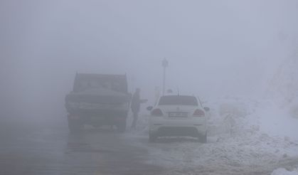 Karaman'da Sertavul Geçidi'nde sis etkili oluyor