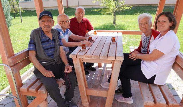 Tepebaşı Belediyesi, Alzheimer hastalarının yanında