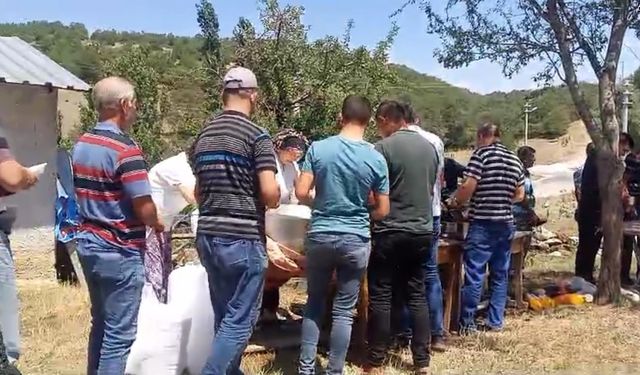 Karaçalık Mahallesi'nde Muharrem yemeği ve aşure