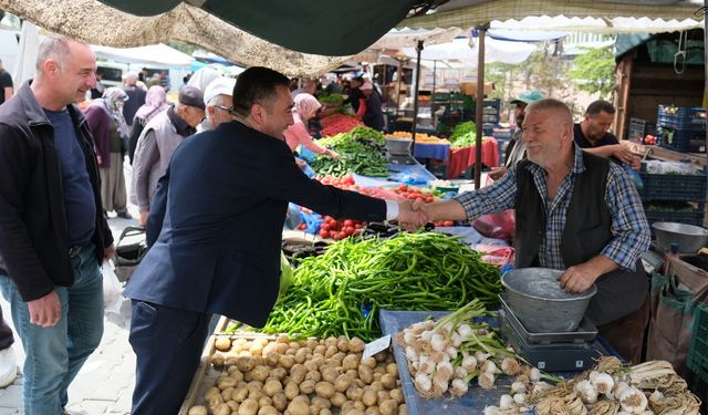 Başkan Dökmeci Halk Pazarını Ziyaret Etti