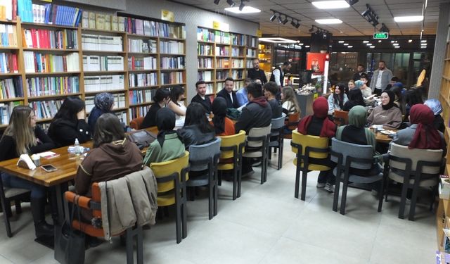 AK Parti Nevşehir Gençlik Kolları, kitap tahlil programı düzenledi