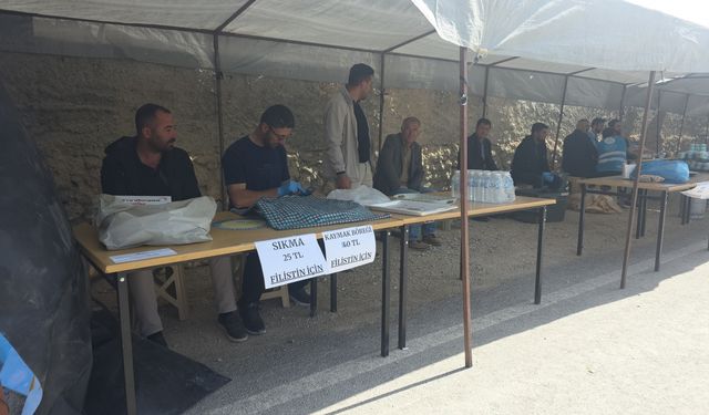 Aksaray'da Filistin yararına hayır çarşısı kuruldu