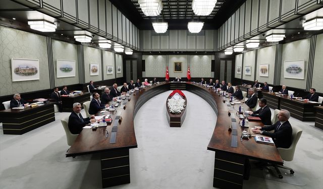 Bahçeli, Kabine Toplantısı'na "ay-yıldız" motifli 102 gül gönderdi