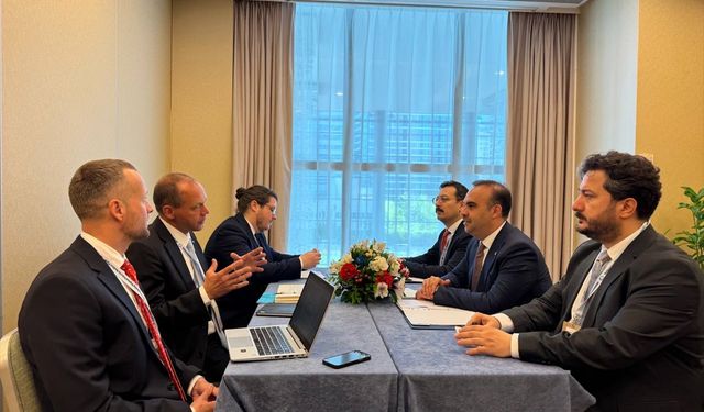 Bakan Kacır, OECD Bölgesel Kalkınma Politika Komitesi Bakanlar Toplantısı marjında görüşmeler yaptı