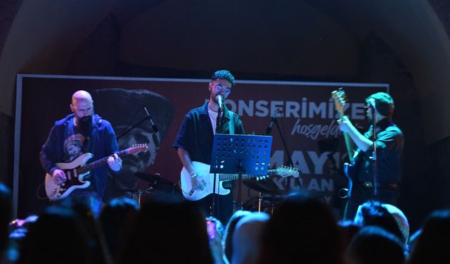 Beypazarı'nda "Eski Dost" grubu sahne aldı