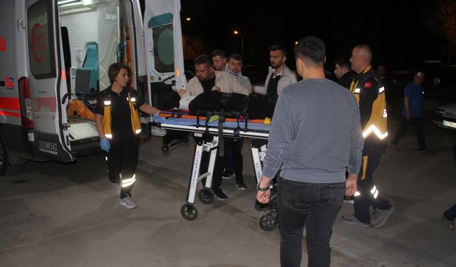 Beyşehir'de motosikletli yayalara çarparak kaçtı