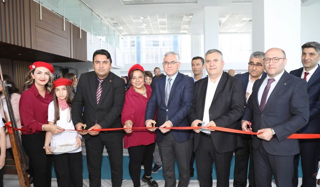 Çubuk'ta TÜBİTAK 4006 Bilim Fuarı açıldı