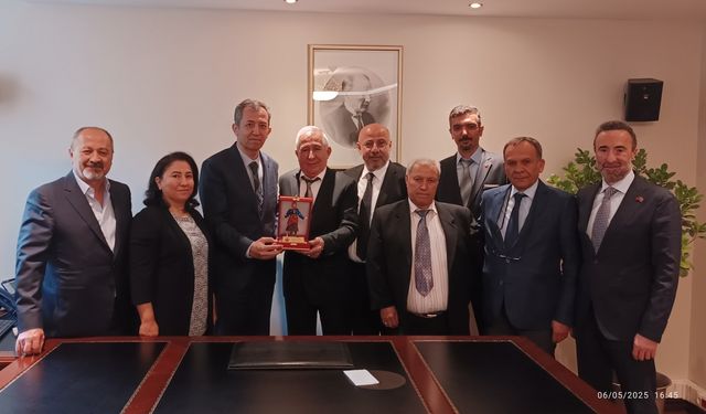 Cumhurbaşkanlığı Sosyal ve Gençlik Politikaları Kurulu Üyesi Özzeybek'e hemşehrilerinden ziyaret