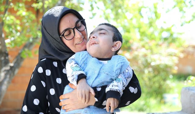 Eskişehir'de özel gereksinimli oğluna uygun elbise bulamayınca üretici oldu