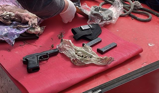 Eskişehir'de temizlik yapan belediye ekiplerince 2 tabanca bulundu