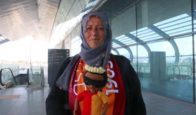 Galatasaraylı kadın çiftçinin ördüğü "Osimhen bebeği" yıldız oyuncuya hediye etme hayali gerçek oluyor