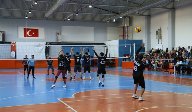 Gemerek'te kurumlar arası voleybol turnuvası düzenlendi
