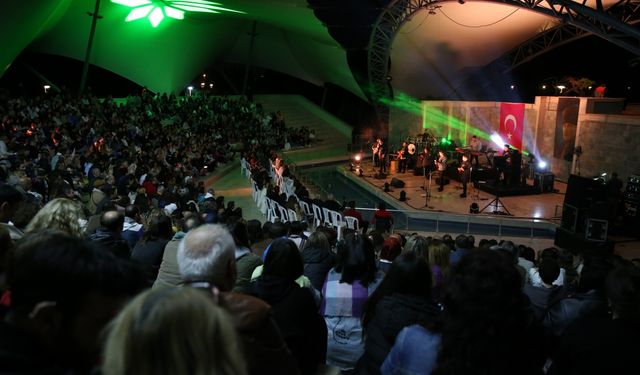 Grammy ödüllü müzik grubu Gipsy Kings Feat. Tonino Baliardo Eskişehir'de konser verdi