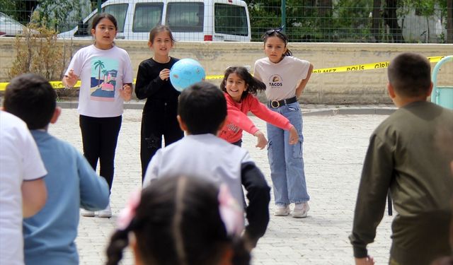 Hafik'te "Geleneksel Çocuk Oyunları Şenliği" düzenlendi